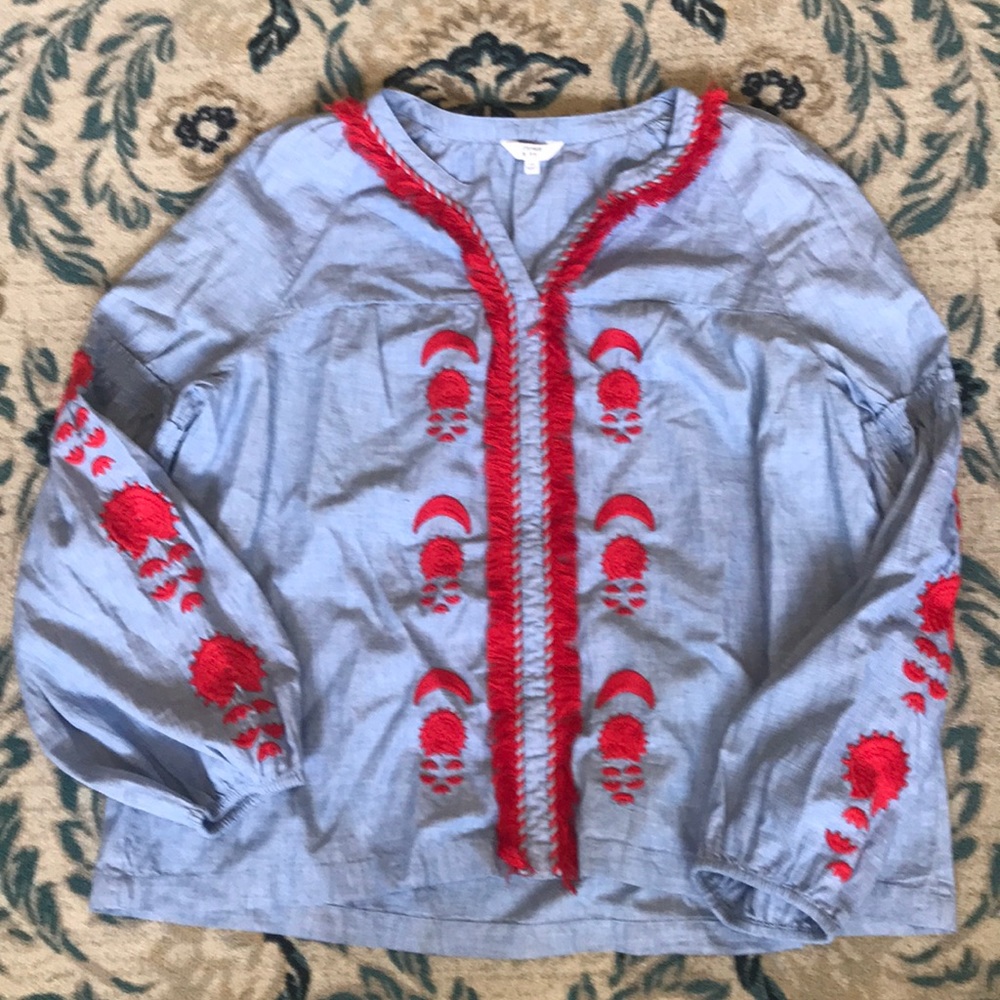 Crown and Ivy Embroidery Top Size Medium